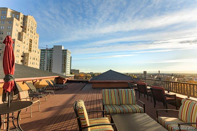 Building Photo - 1120 Delaware St