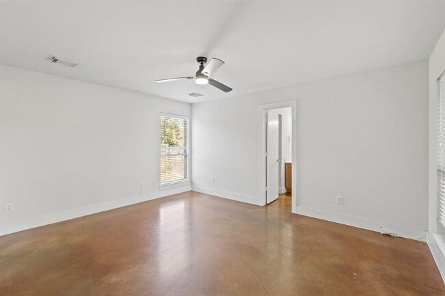 Building Photo - 2304 Rain Water Dr