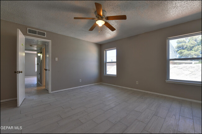 Building Photo - 6915 Pamlico Dr