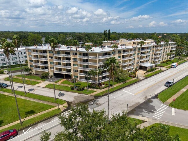 Building Photo - 1200 N Shore Dr NE