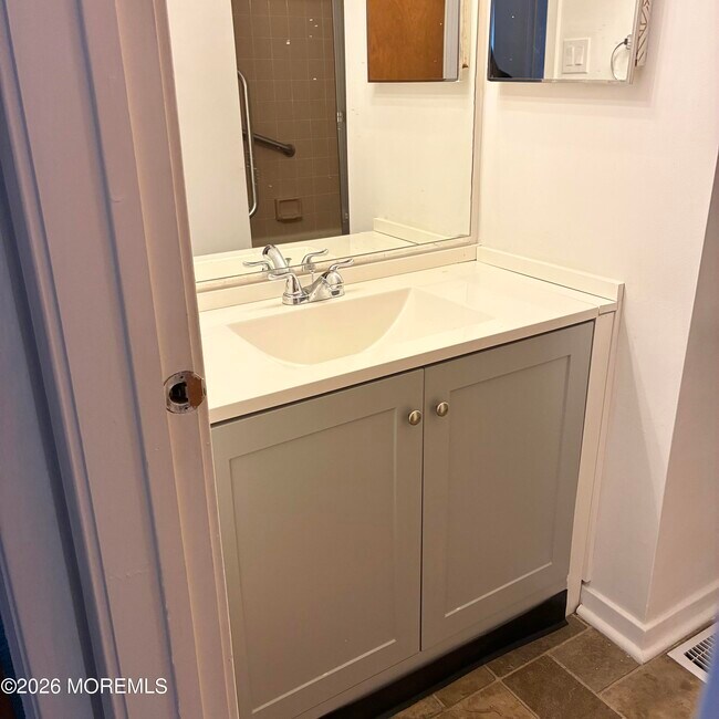 Building Photo - 310 Heather Croft