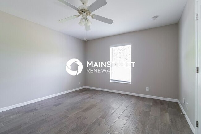 Building Photo - 3 Bedroom Pet-Friendly Home in Cape Coral, FL with Main Street Renewal