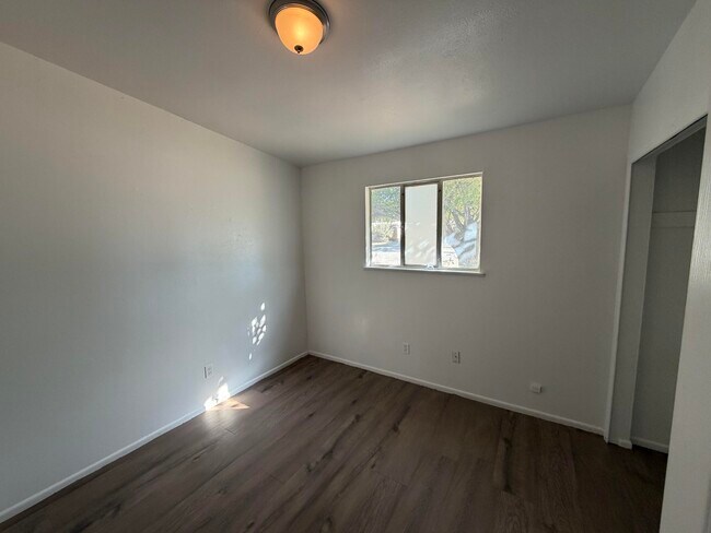 Building Photo - 6004 Peoria Ave