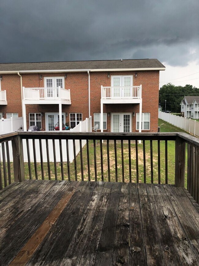 Building Photo - Eagle Landing Subdivision - Community Pool/Clubhouse Amenities!