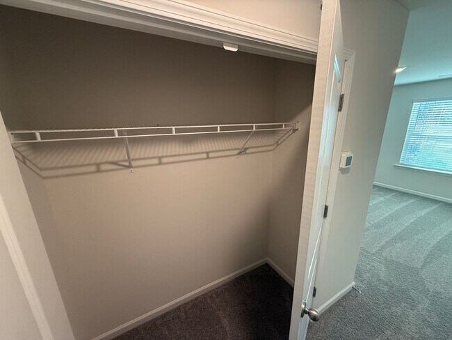 Building Photo - Beautiful Townhome in Charlotte