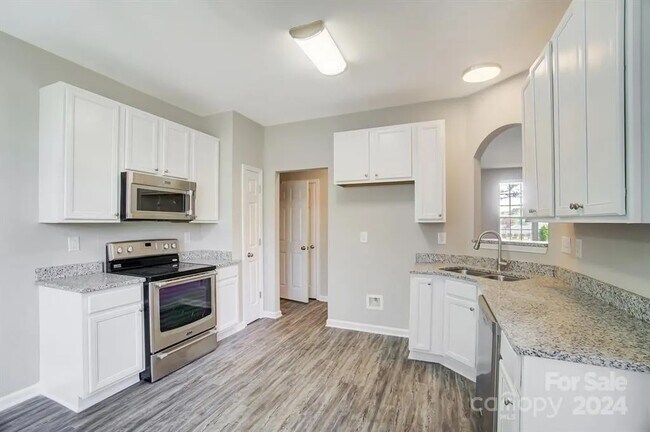 Building Photo - 9839 Brawley Ln