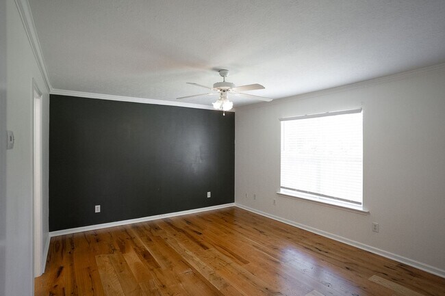Building Photo - 537 Cedar Rock Dr