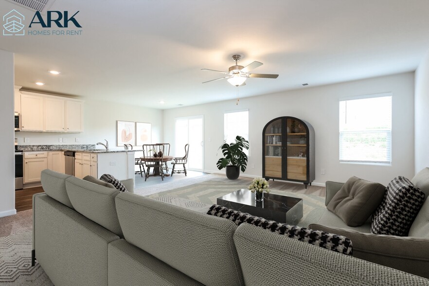 Building Photo - 2219 Southlea Dr