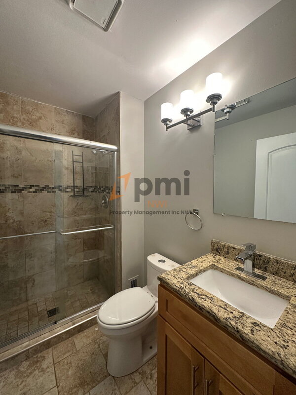 Building Photo - 1031 W 59th Pl