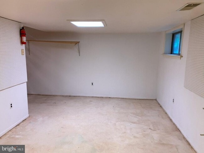 Building Photo - 49 Helios Ct
