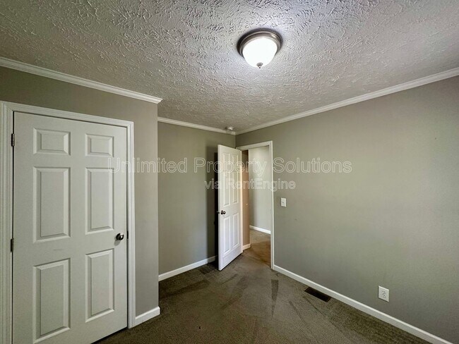 Building Photo - 2416 Quail Run Rd NE