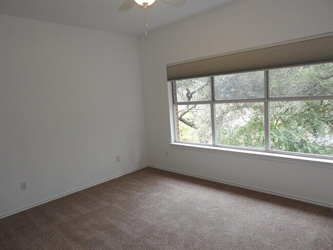 Building Photo - 11207 Crossland Dr