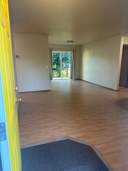 Building Photo - 306 E 12th Ave