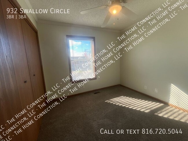 Building Photo - 932 Swallow Cir