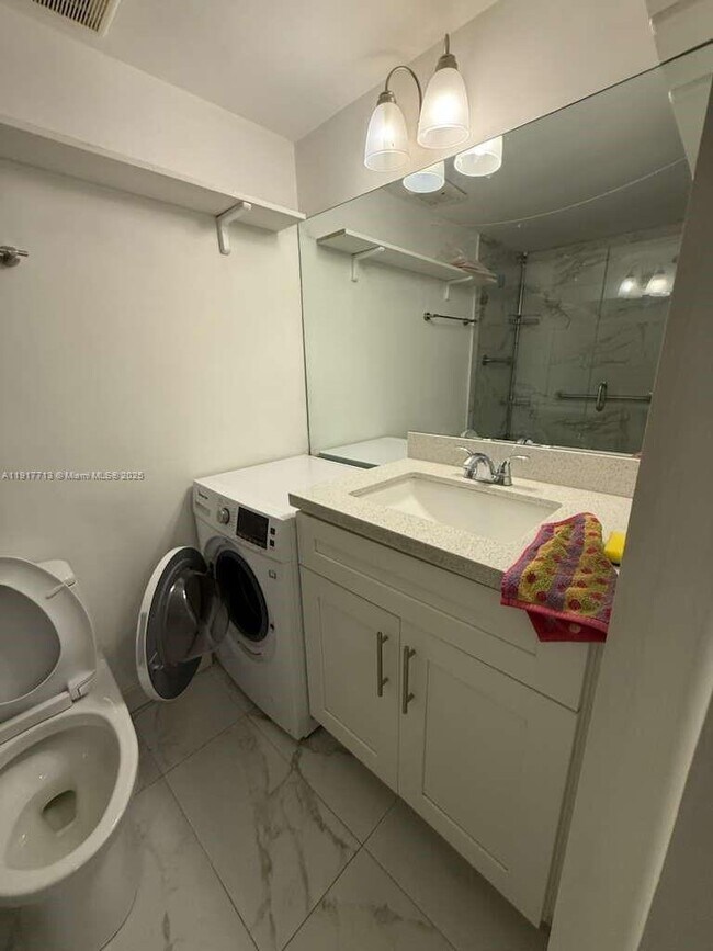 Building Photo - 6200 NE 22nd Way