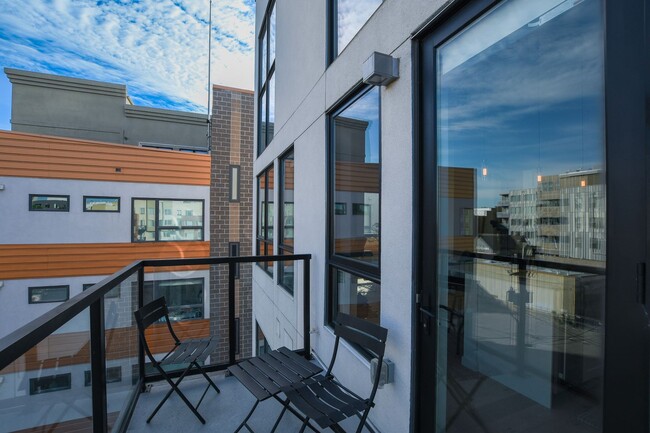 Building Photo - LoHi Urban Oasis