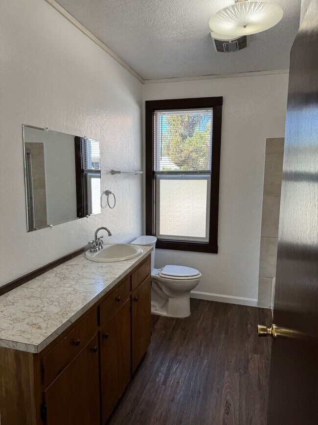 Building Photo - Charming 2-bedroom, 1-bath home in Cottage Grove!