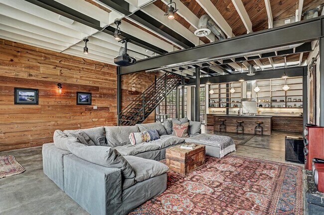 Building Photo - 808 Coronado St