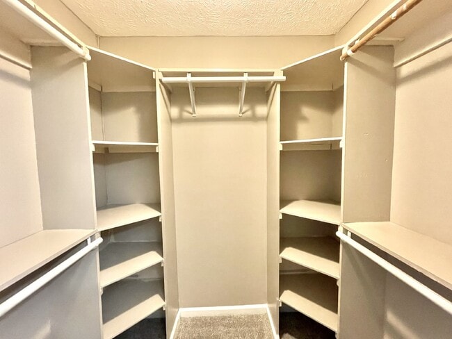 Building Photo - 3 Bed, 2 Bath Nest in Hope Mills