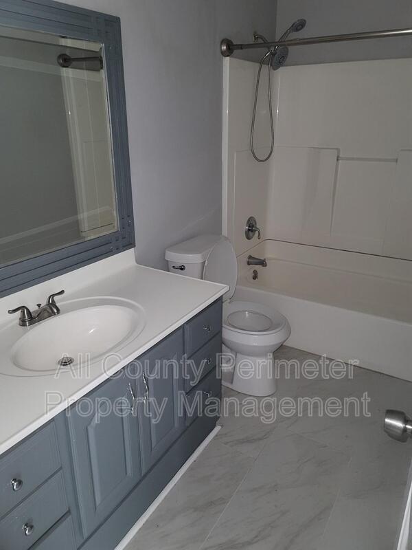 Building Photo - 195 Huntington Ct