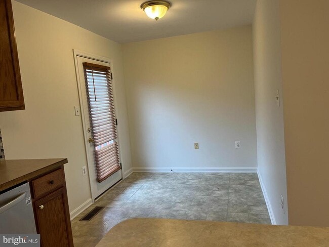 Building Photo - 20 Mabel Ln