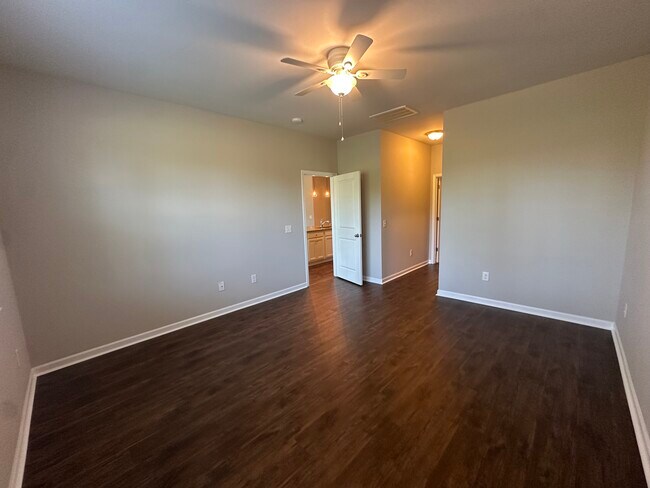 Building Photo - 8170 E Highcroft Dr NE