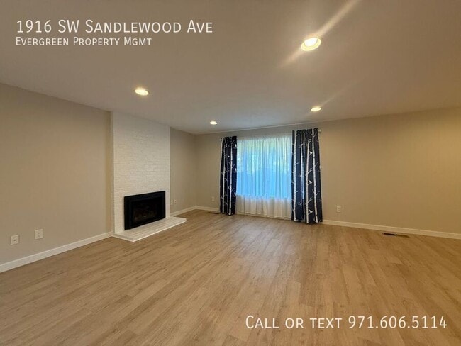 Building Photo - 1916 SW Sandlewood Ave