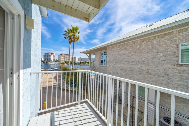 Building Photo - Charming 3-Story Townhome with Harbor View...