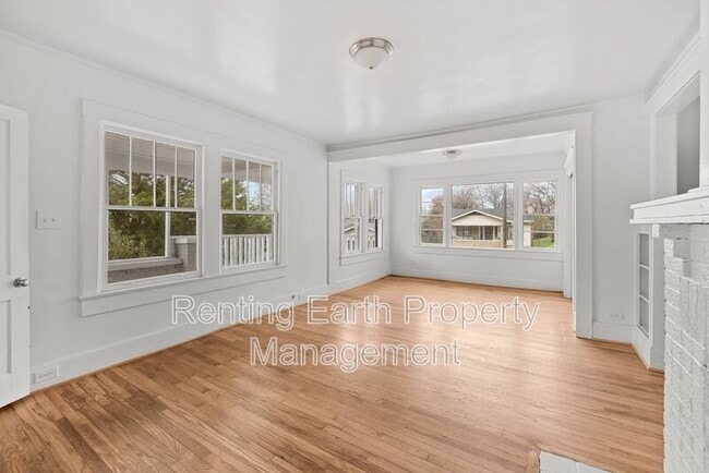 Building Photo - 1900 15th Ct N