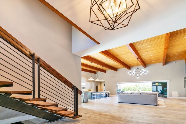 Building Photo - Stunning 4BR House in Phoenix