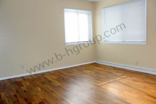 Building Photo - Desirable Southside Location!