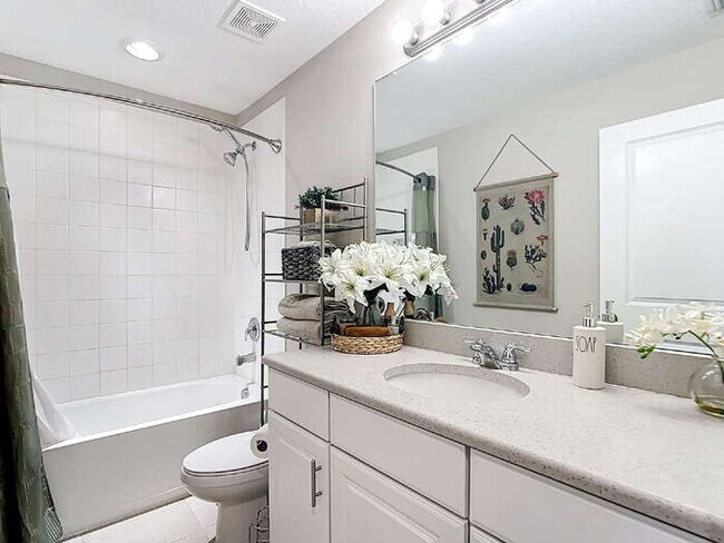 Building Photo - 10525 Oakside Dr