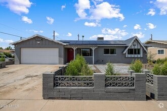Building Photo - 3244 W Voltaire Ave
