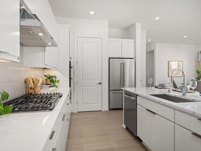 Building Photo - New 2-Bedroom, 2-Bathroom House in Ten Trails' 55+ Community