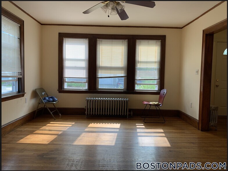 Building Photo - 180 Calumet St