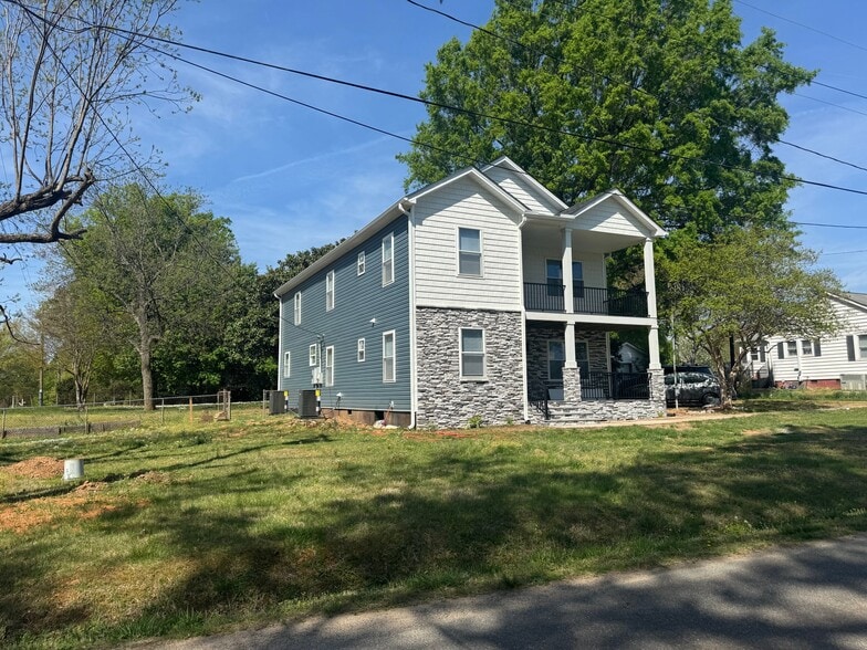 Building Photo - 1008 Rockland Cir SW