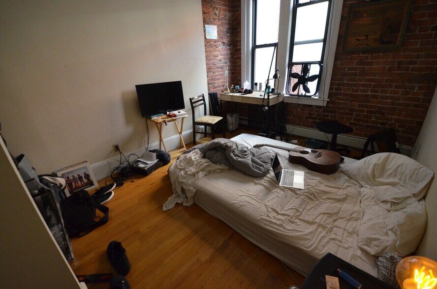 Building Photo - 407 Marlborough St