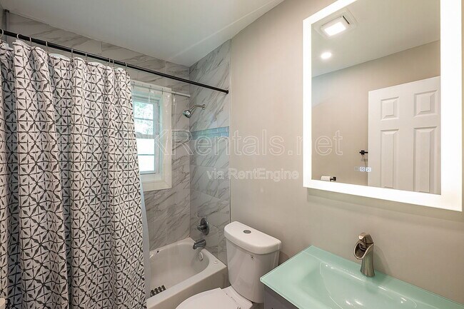Building Photo - 2874 Blount St