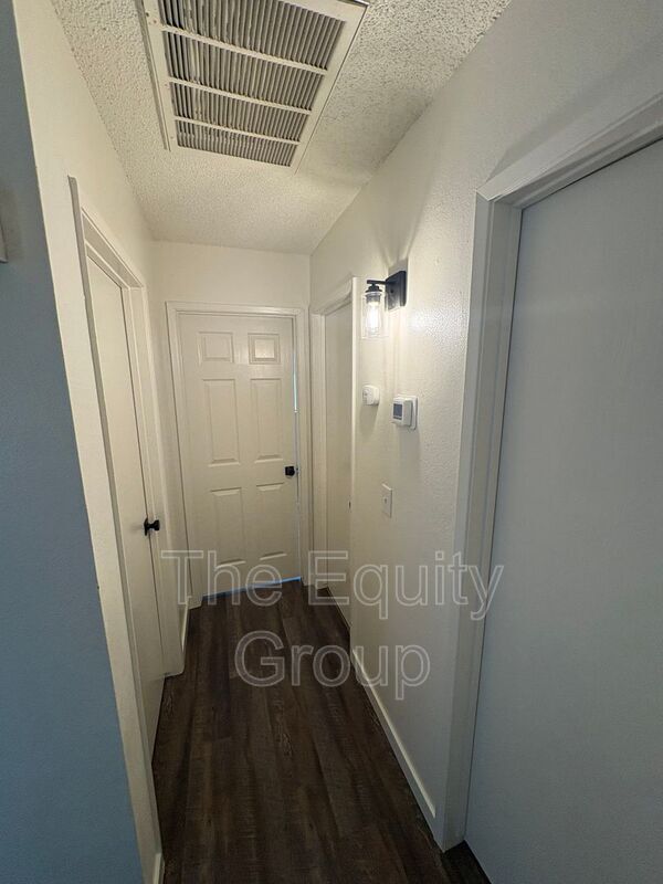 Building Photo - 2500-2504 West Chestnut Ct