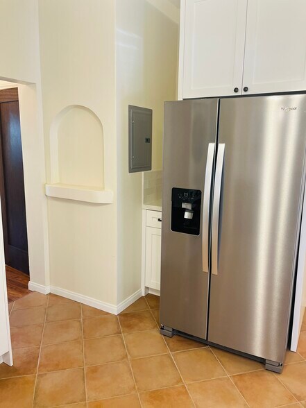 Building Photo - 1040 Prospect Ave