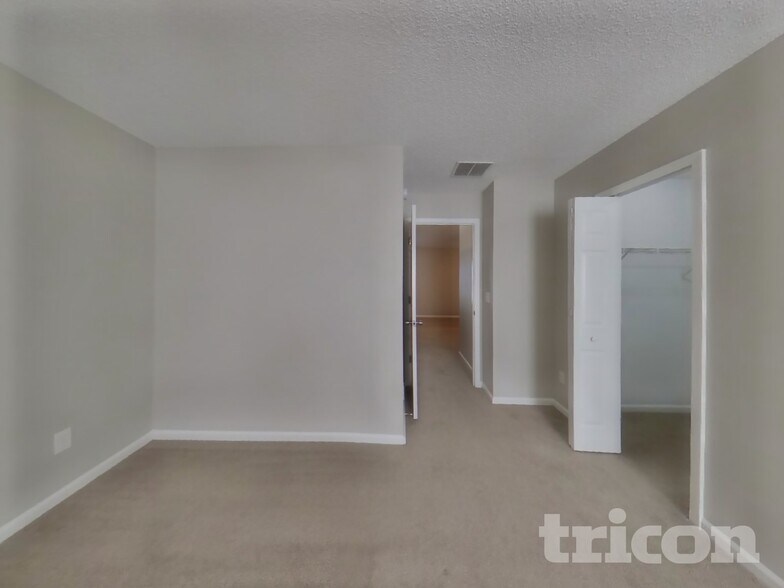 Building Photo - 9671 Watershed Dr S