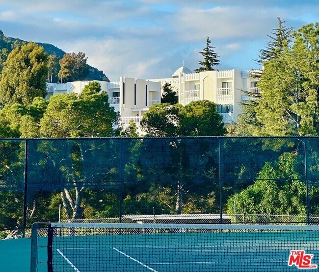 Building Photo - 17366 Sunset Blvd