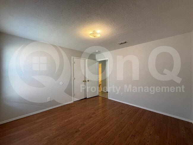 Building Photo - 4240 Hunters Creek Dr
