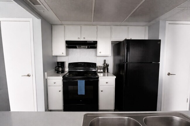 Building Photo - 505 N Rock Rd