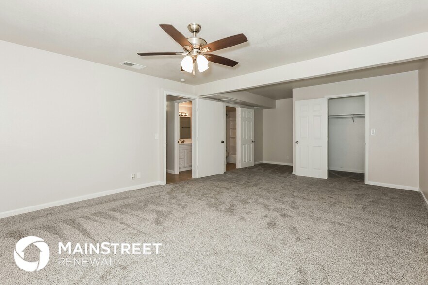 Building Photo - 921 S Val Vista Dr