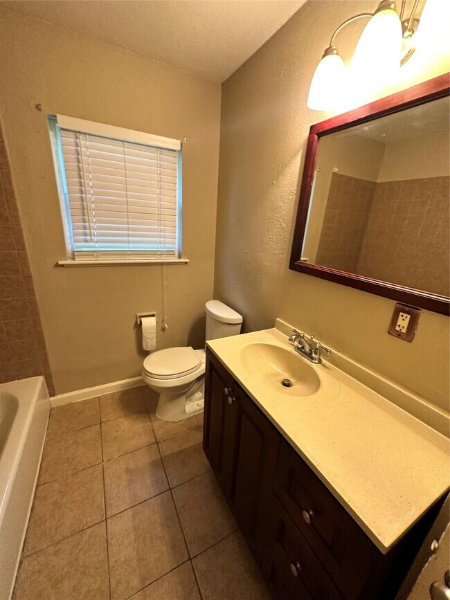 Building Photo - 5758 Belneath St