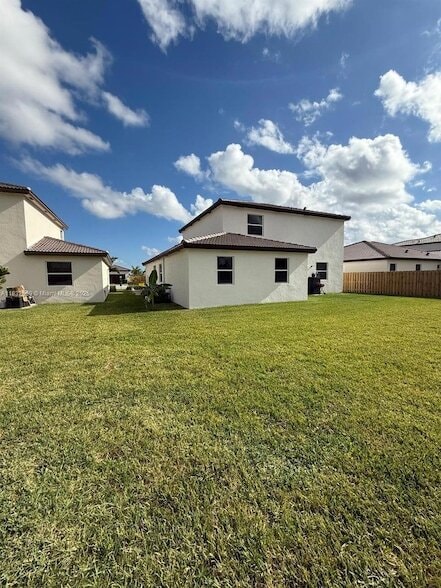 Building Photo - 2942 SE 23rd Ave