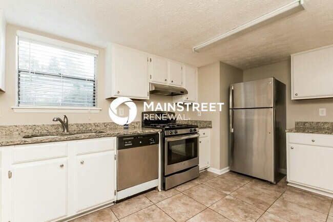 Building Photo - 3 Bedroom Pet-Friendly Home in Lithonia, GA with Main Street Renewal