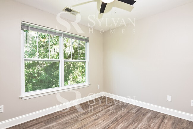 Building Photo - Enjoy living the good life in this 3 bedroom, 2 bathroom home