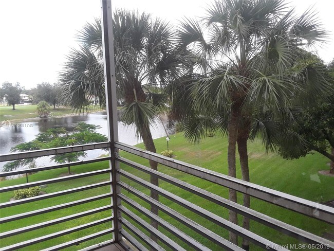 Building Photo - 3499 Oaks Way